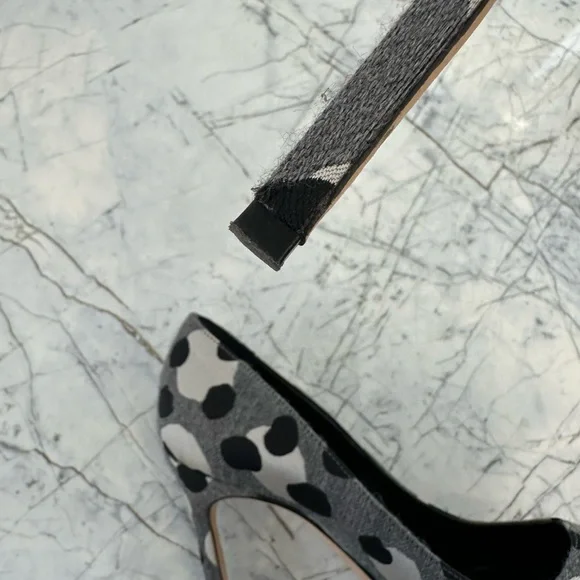 Manolo Blahnik Grey pumps with spots 
Size 37.5 - Picture 5 of 5